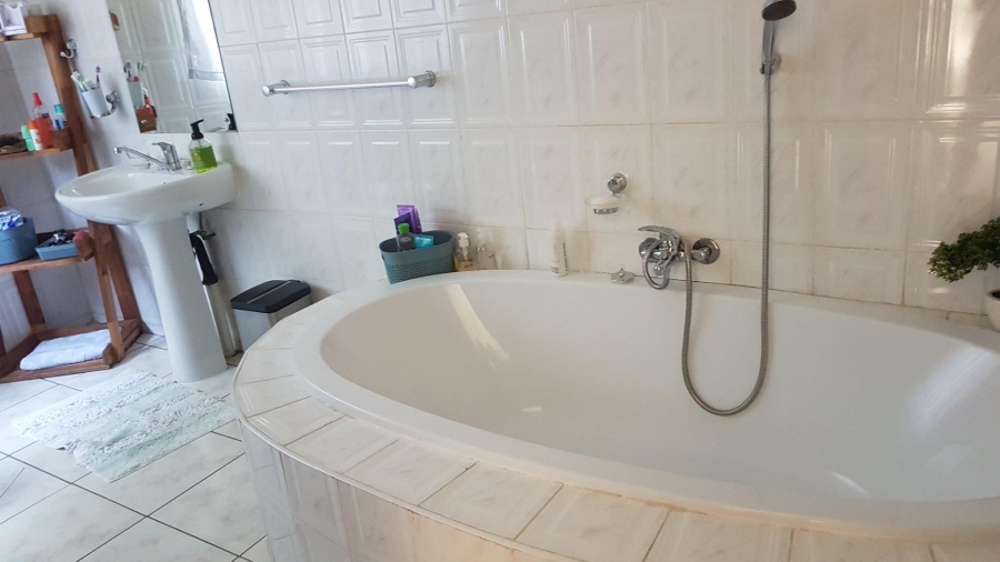 6 Bedroom Property for Sale in Cashan North West